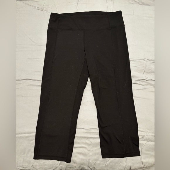Shambhala Size XL Black Capris - Picture 4 of 5